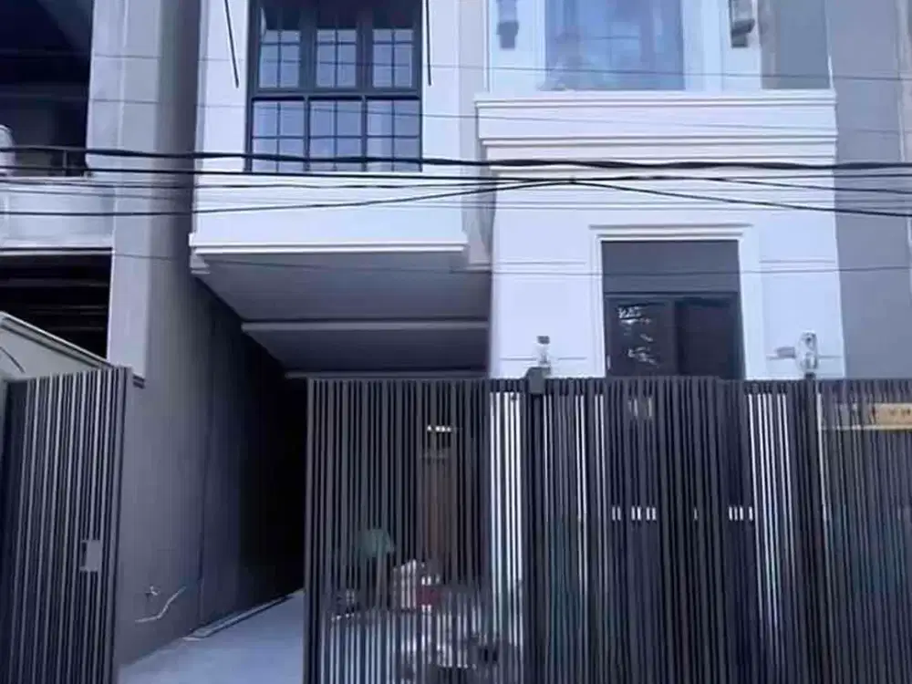 Baru gres‼Jual Rumah American Style di Manyar , Surabaya