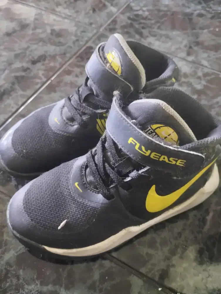 Sepatu anak uk 28