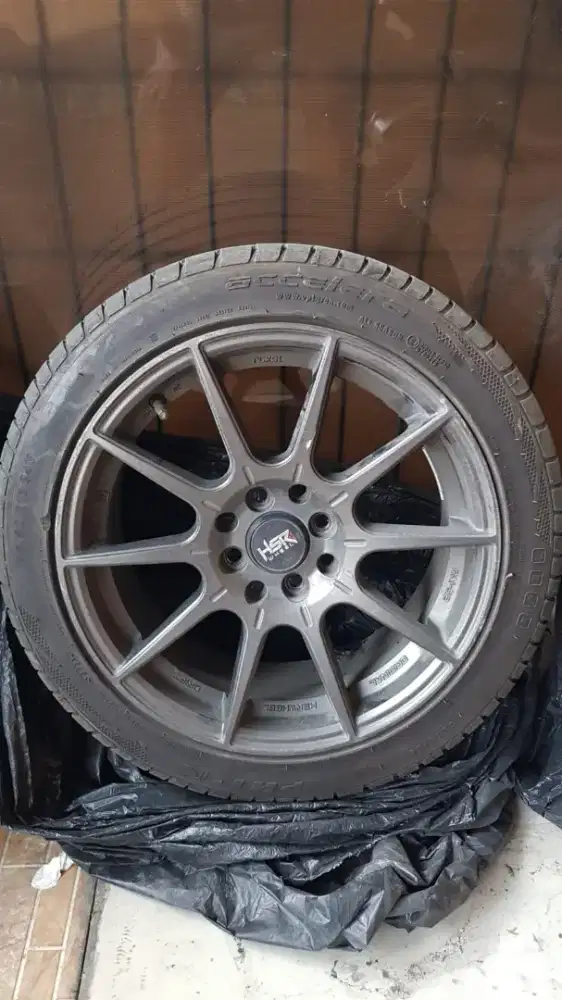 Di jual cepat velg dan ban mobil