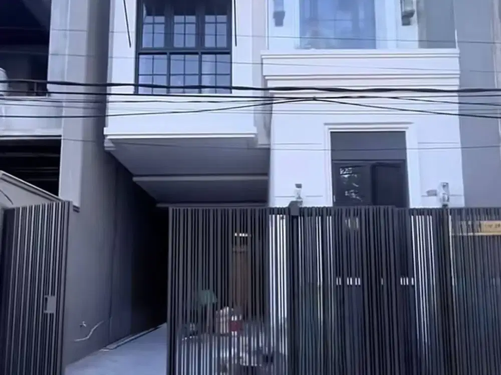 Baru gres‼Jual Rumah American Style di Manyar , Surabaya