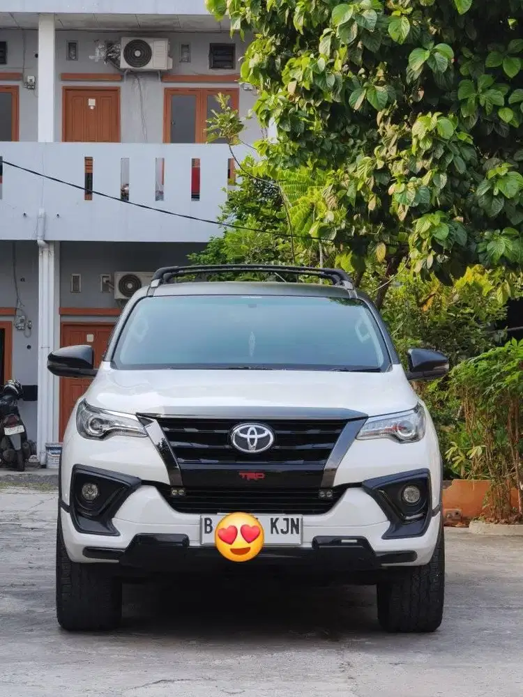 TOYOTA FORTUNER 2.4 VRZ TRD SPORTIVO  PUTIH KEREN TERAWAT CASH KREDIT