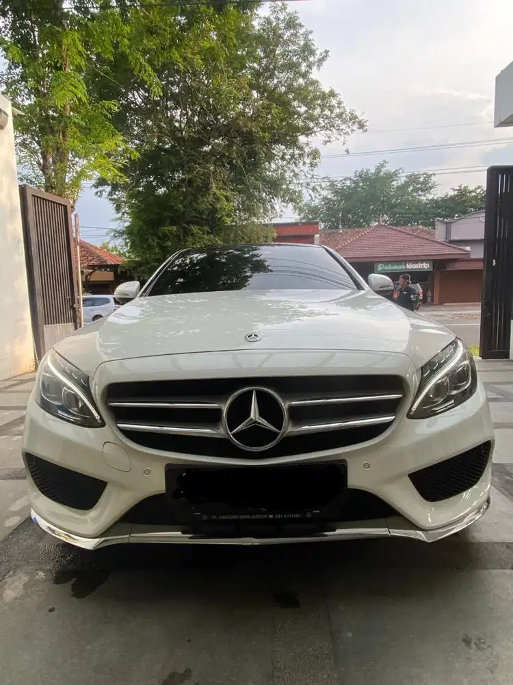Mercedez C300 AMG LINE 2018 Tangan Pertama