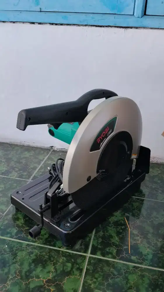 RYOBI CUT OF MACHINE C-3561 14 2300W Like New