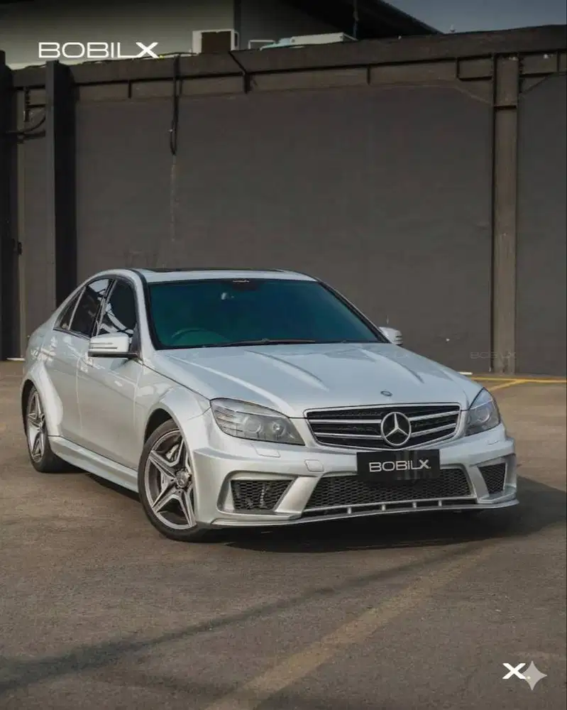 NIK 2011 Mercedes-Benz C63 AMG Iridium Silver Metallic
