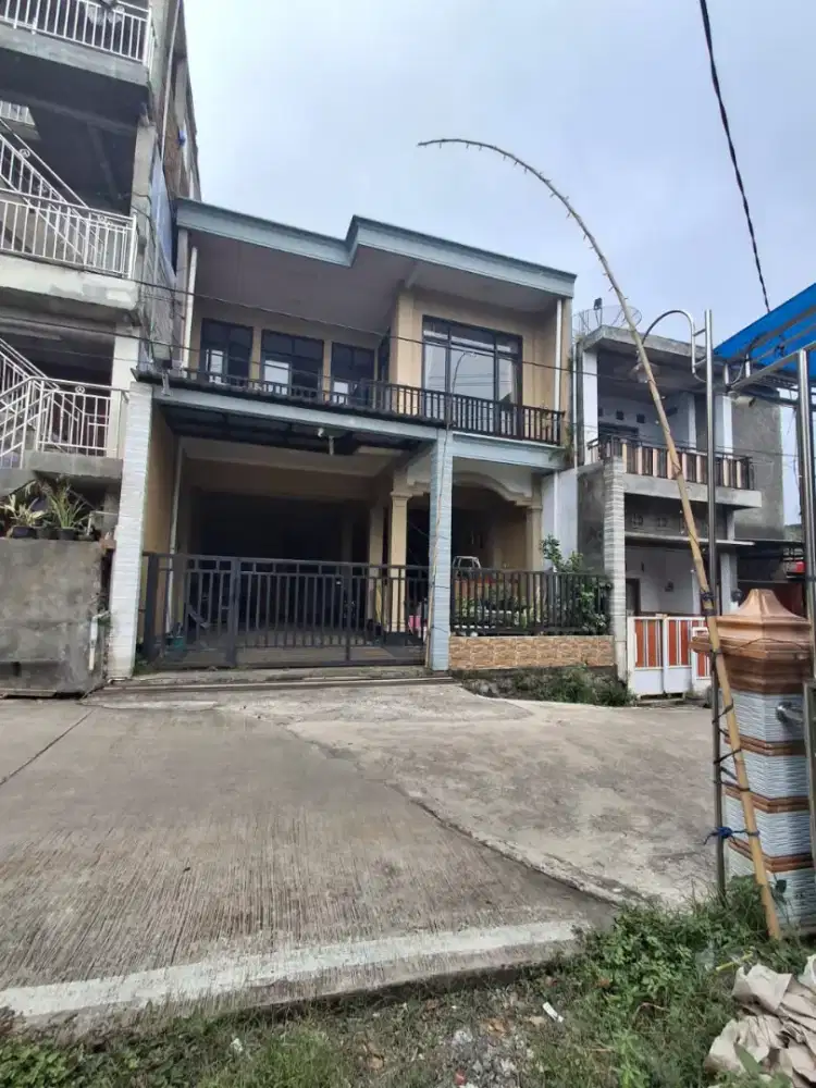 Dijual rumah 2 lantai