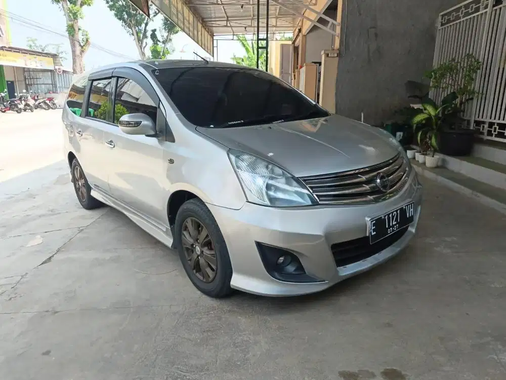 Di jual grand livina HWS th 2012 matic