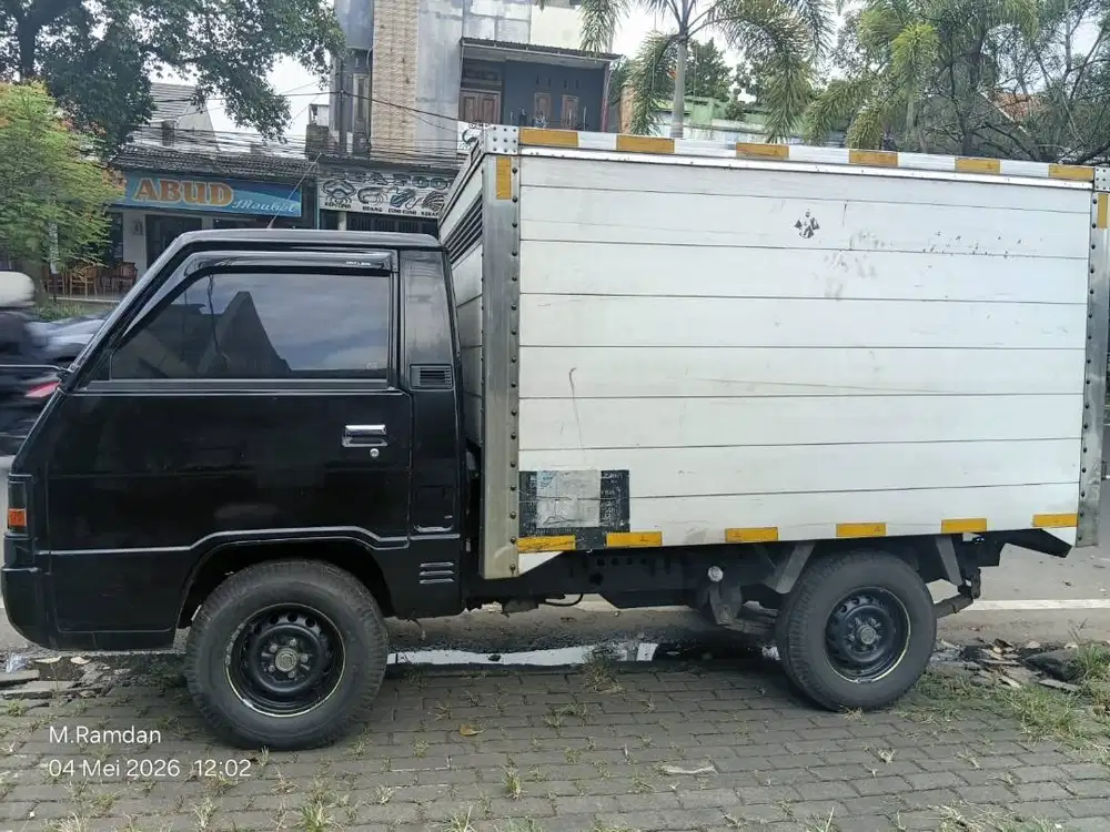 Mitsubishi L-300