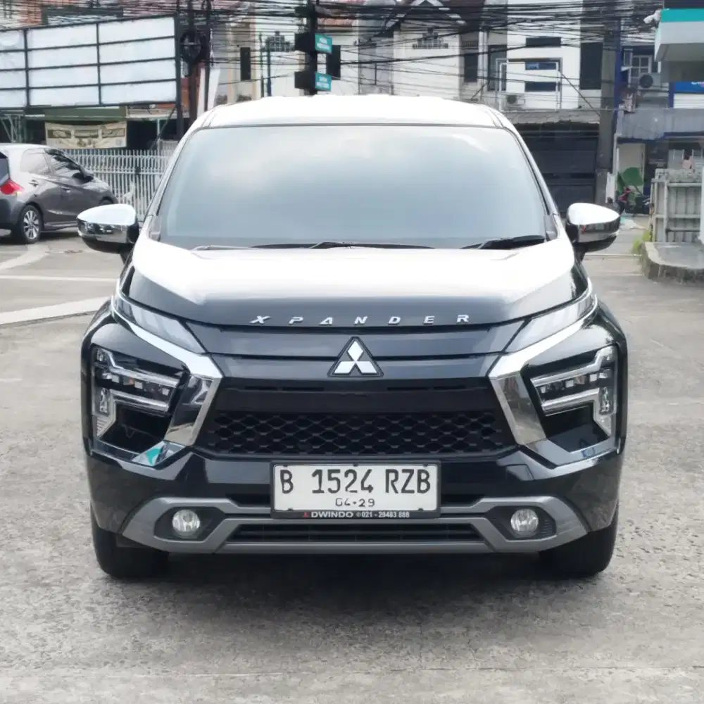 Xpander Ultimate CVT Hitam Km. 8 Ribuan, Tangan 1, Orisinil, Istimewa
