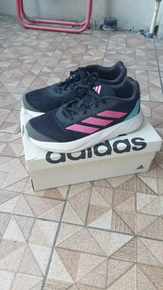 Dijual sepatu running adidas original women size  38