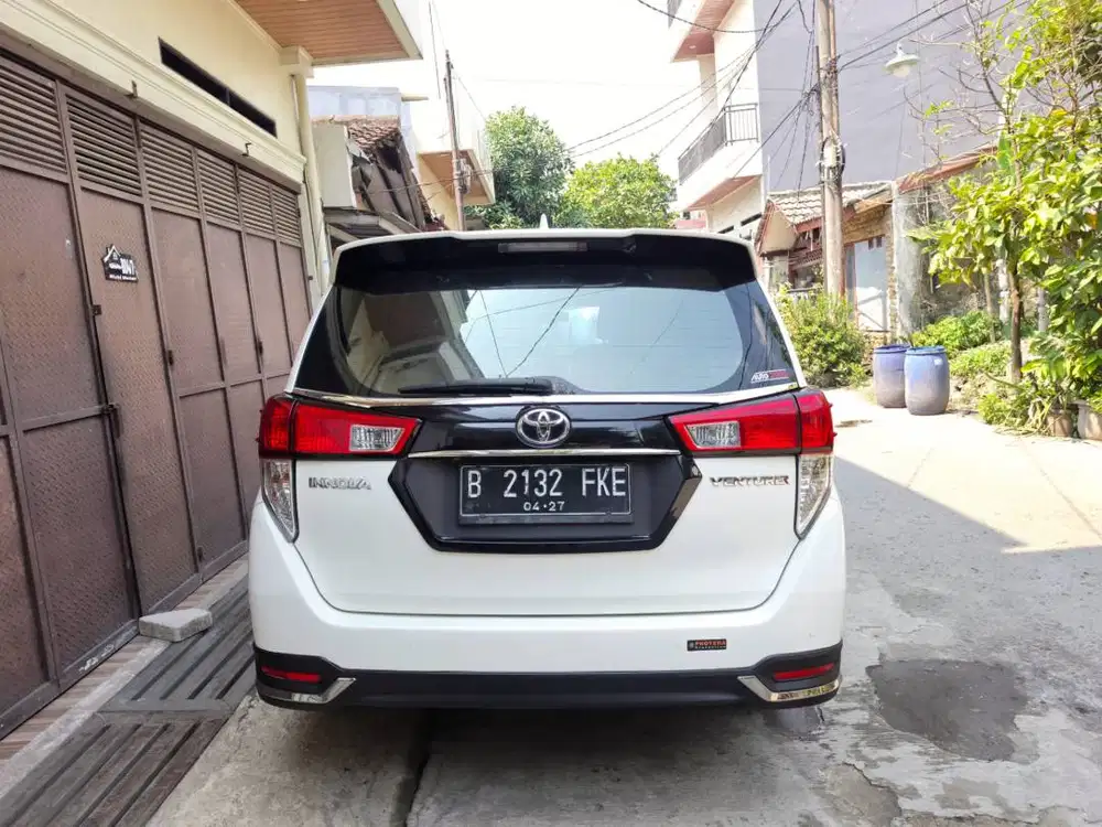 Toyota Kijang Innova Inova Venturer AT Matic Tahun 2022 Putih, 2021