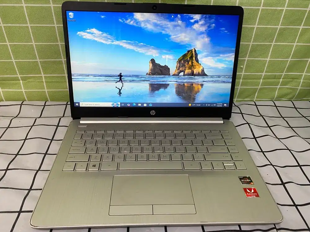 Hp 14s Ryzen 5 ram 8gb vga 2gb ssd 512gb