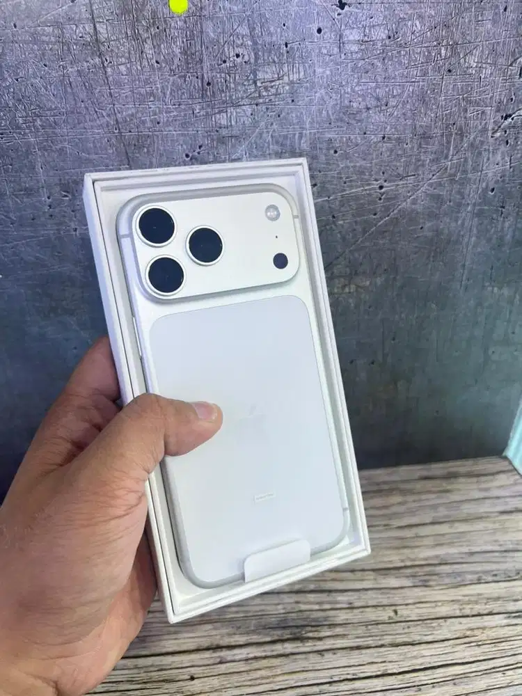 Iphone 17 Promax 1 TB IBOX (Silver) CC masih 0..Garansi Juni 2027