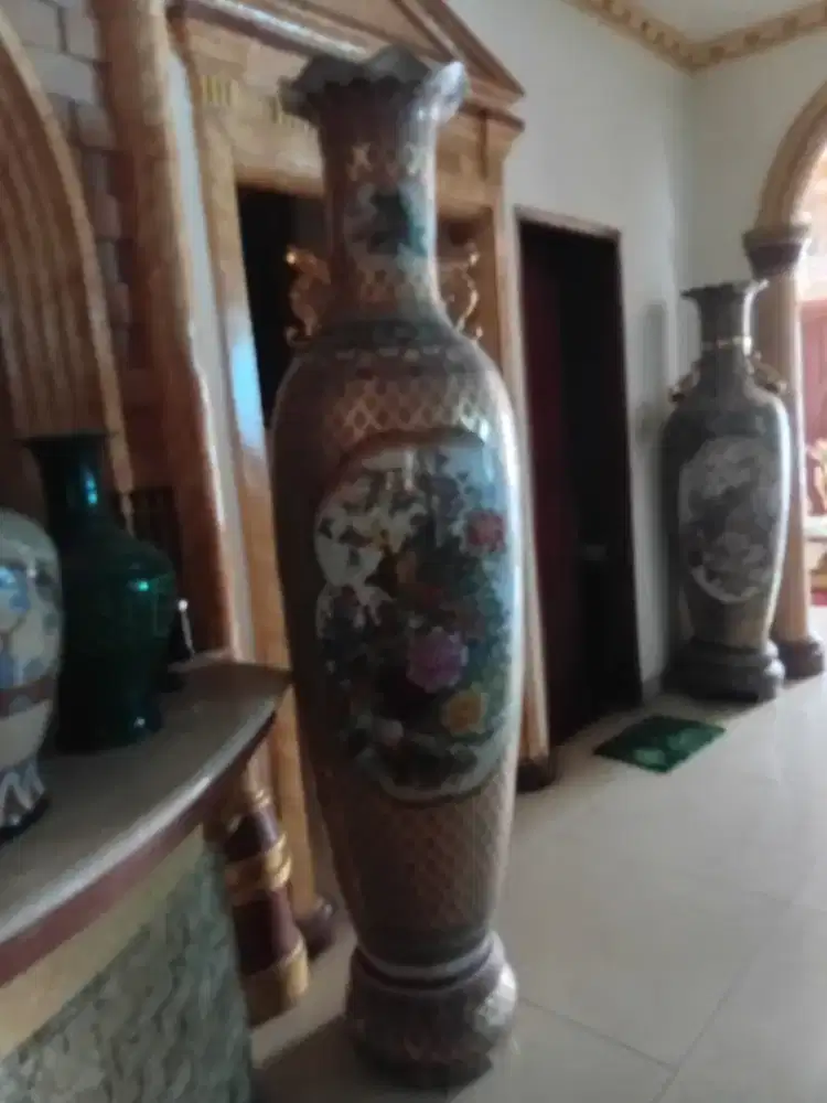 Sepasang Guci keramik besar