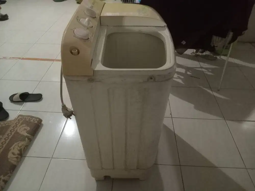 Mesin cuci bekas akari