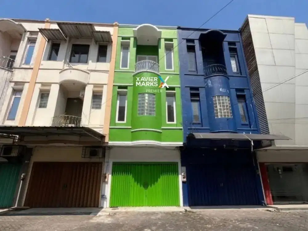 DIJUAL Ruko Minimalis 3Lt Baru Renovasi Dg Area Parkiran Luas Huni Tengah Kota Dekat Kawasan Bisnis dan Area Komersial Lainnya di JL Letjen S Parman