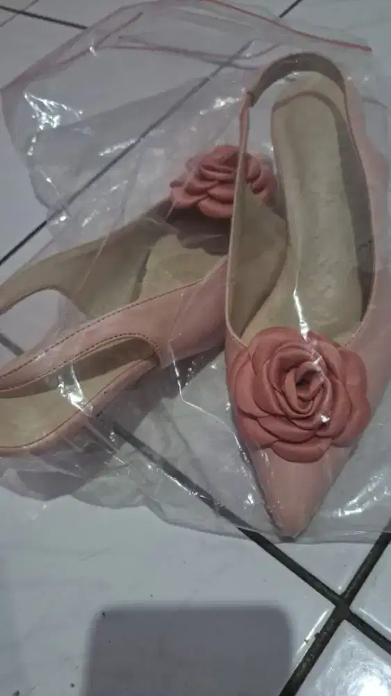 Sepatu wanita pink