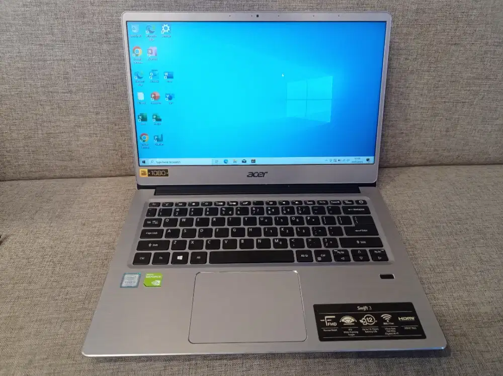 Laptop acer Swift 3 i5 gen 8 ram 4 hdd 1 tb bening  banget. Istimewa