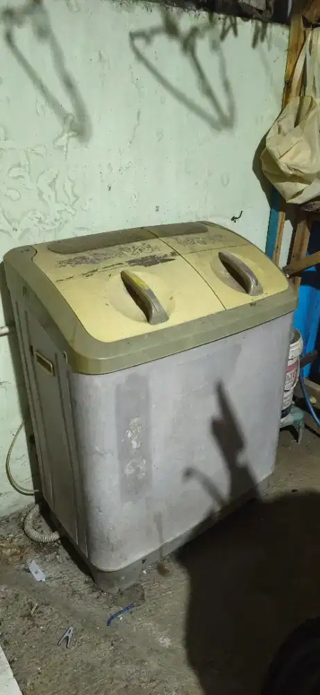 mesin cuci AKARI
