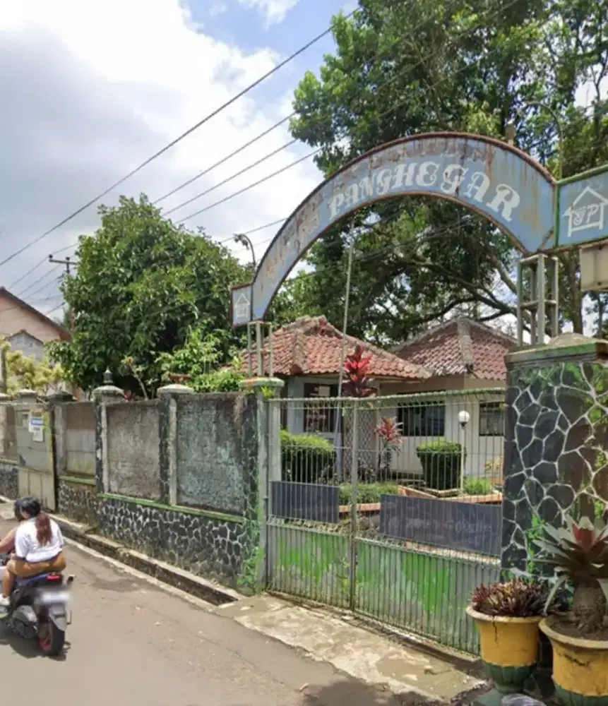 DISEWAKAN RUMAH BANGUNAN SERBA GUNA DAN LAHAN LUAS STRATEGIS