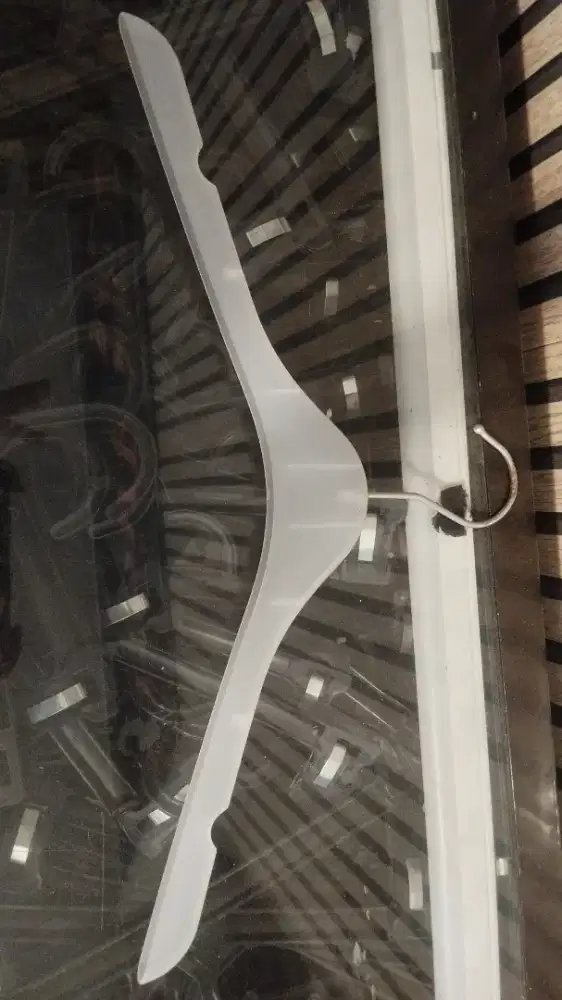 Dijual hanger bekas baru satu pakai
