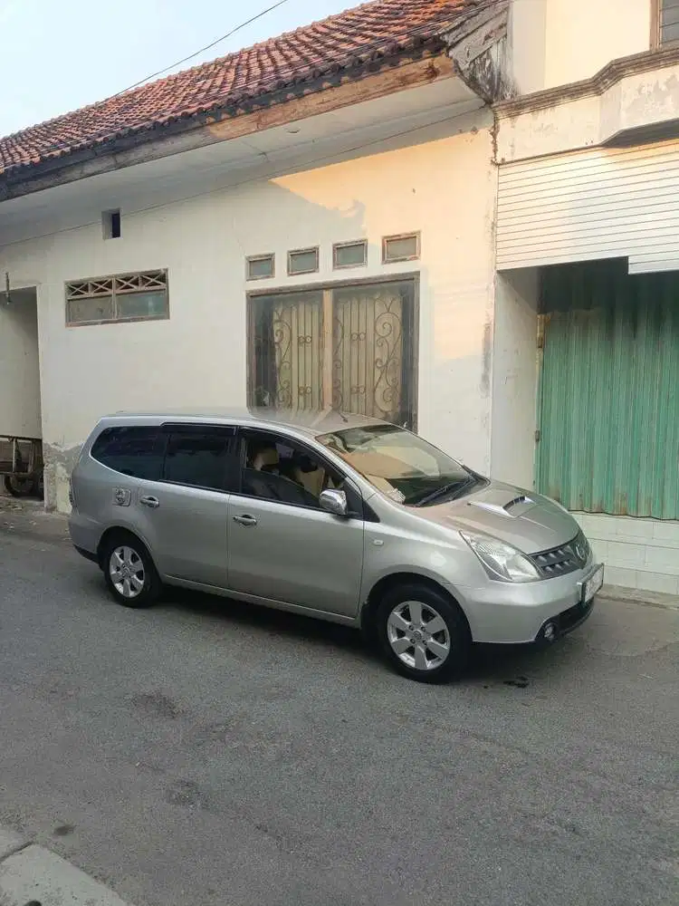 Nissan Grand livina 2010 Bensin