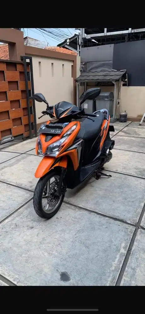 Vario KZR 125 Fi 2012 Orange(warna langka)