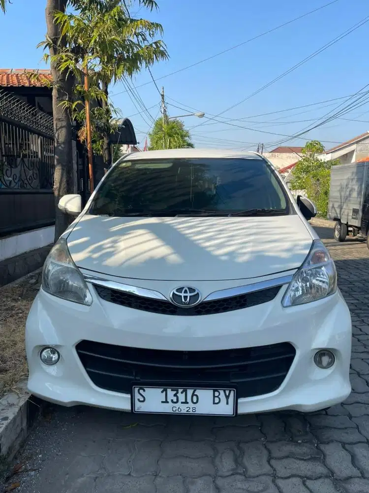 Dijual toyota avanza veloz A/T putih