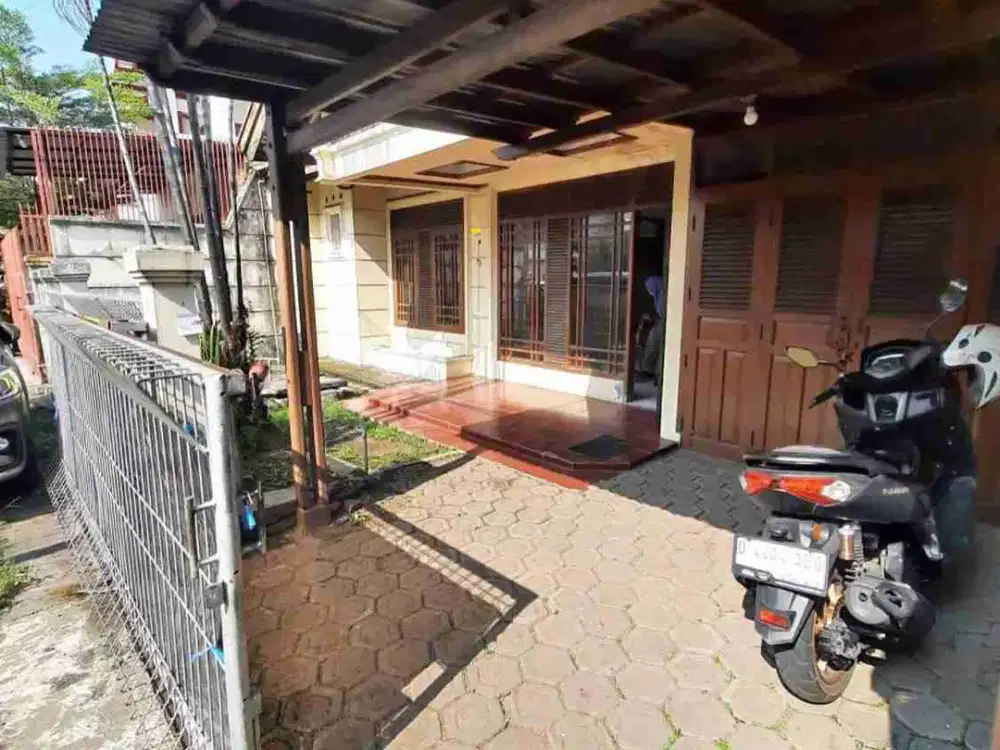 RUMAH MURAH BANGET JARANG ADA DI TENGAH KOTA BANDUNG SAYAP BUAH BATU
Suryalaya Buah Batu