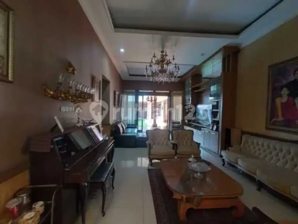 Rumah cocok untuk caffe resto Kantor di Mainroad Sayap Riau di Pusat kota Bandung dekat Gedung sate Harga Nego
