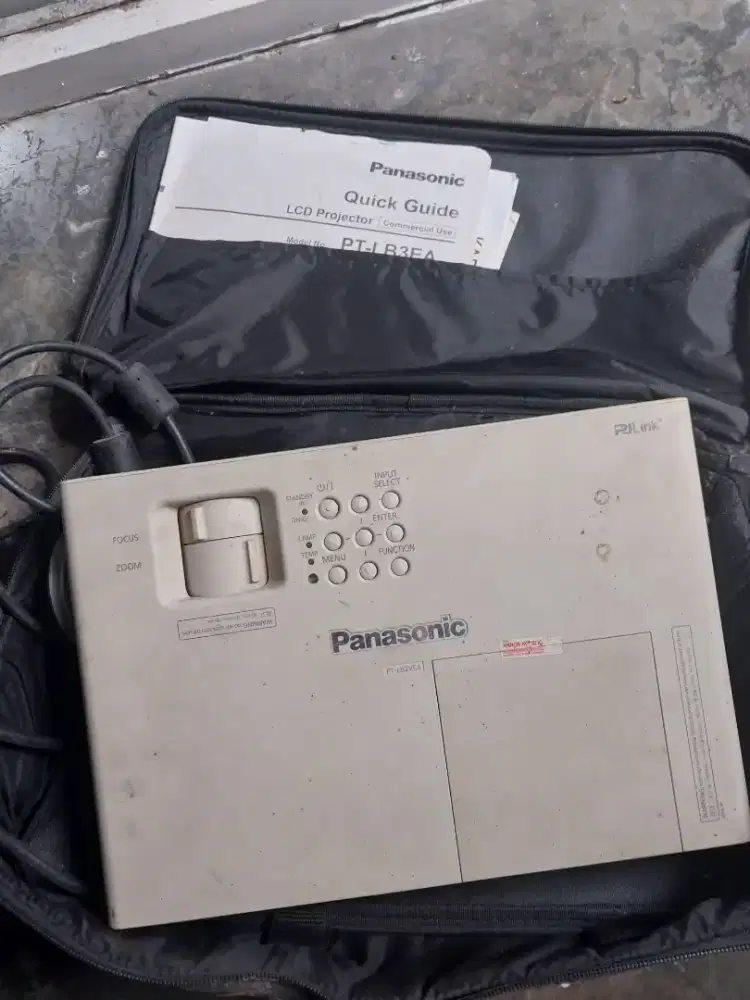 Proyektor PANASONIC PT-LB2VEA