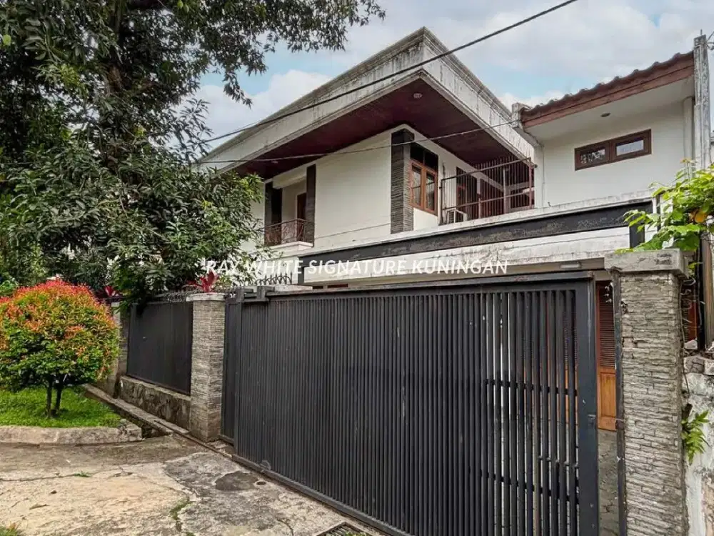 Dijual Rumah 2 Lantai denga Swimming Pool