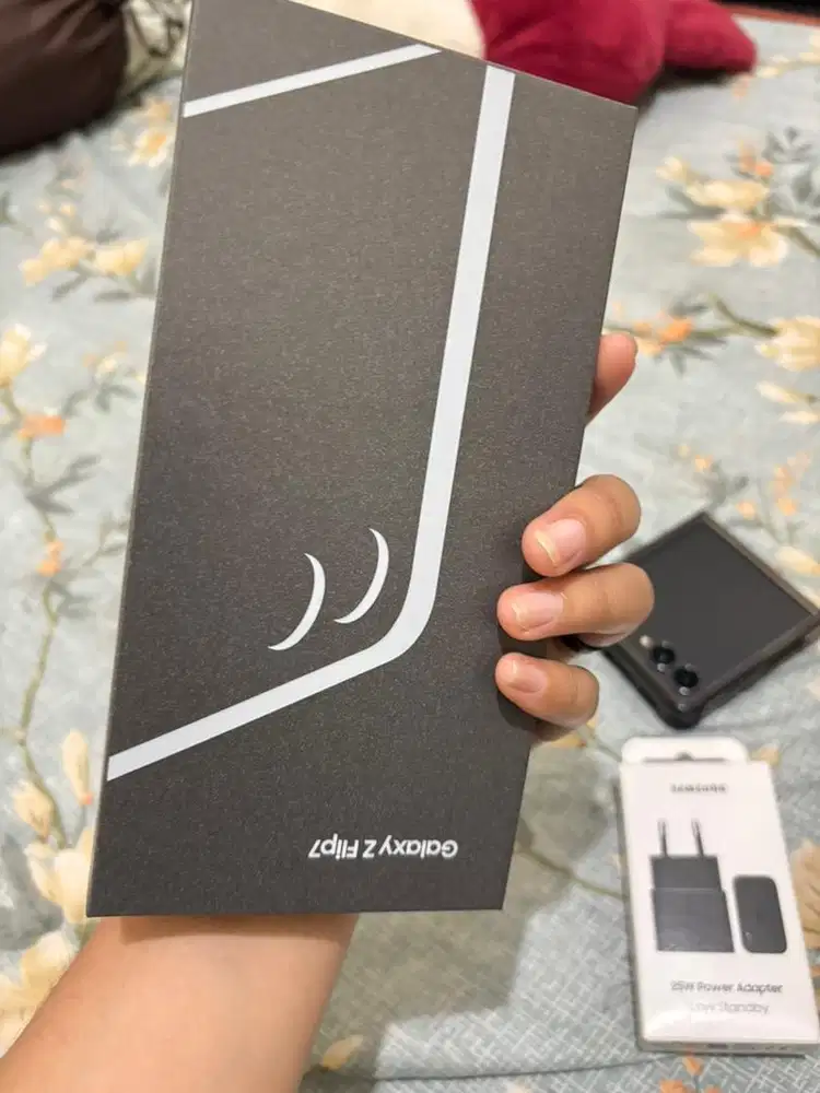 samsung zflip 7 warna hitam masih mulus, 256 gb