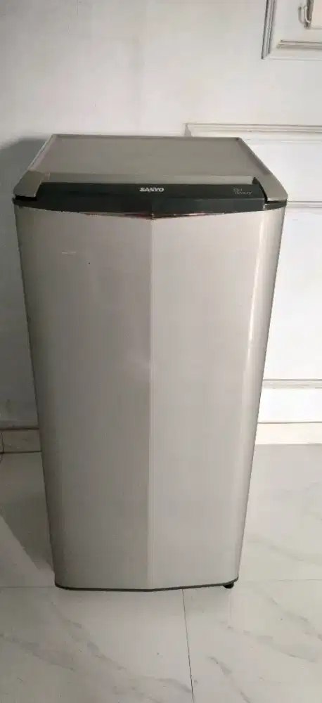 Dijualn kulkas 1 pintu