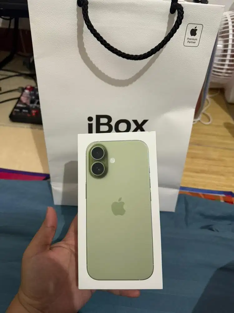 BNIB IBOX IPHONE 17 256gb Sage NEW