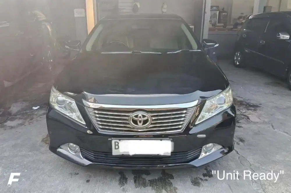 Toyota Camry 2.5 V Warna hitam