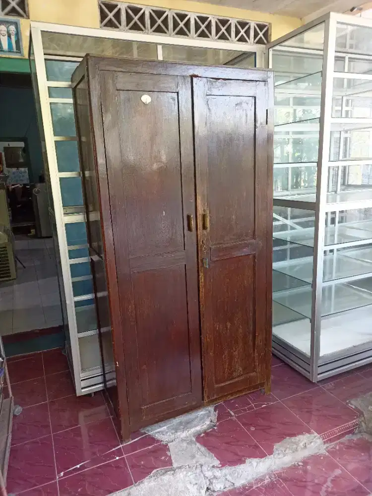 lemari pakaian jati lawas
