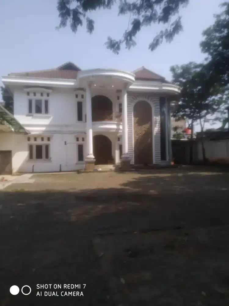 Disewakan rumah bisa untuk kantor parkir luas lokasi strategis