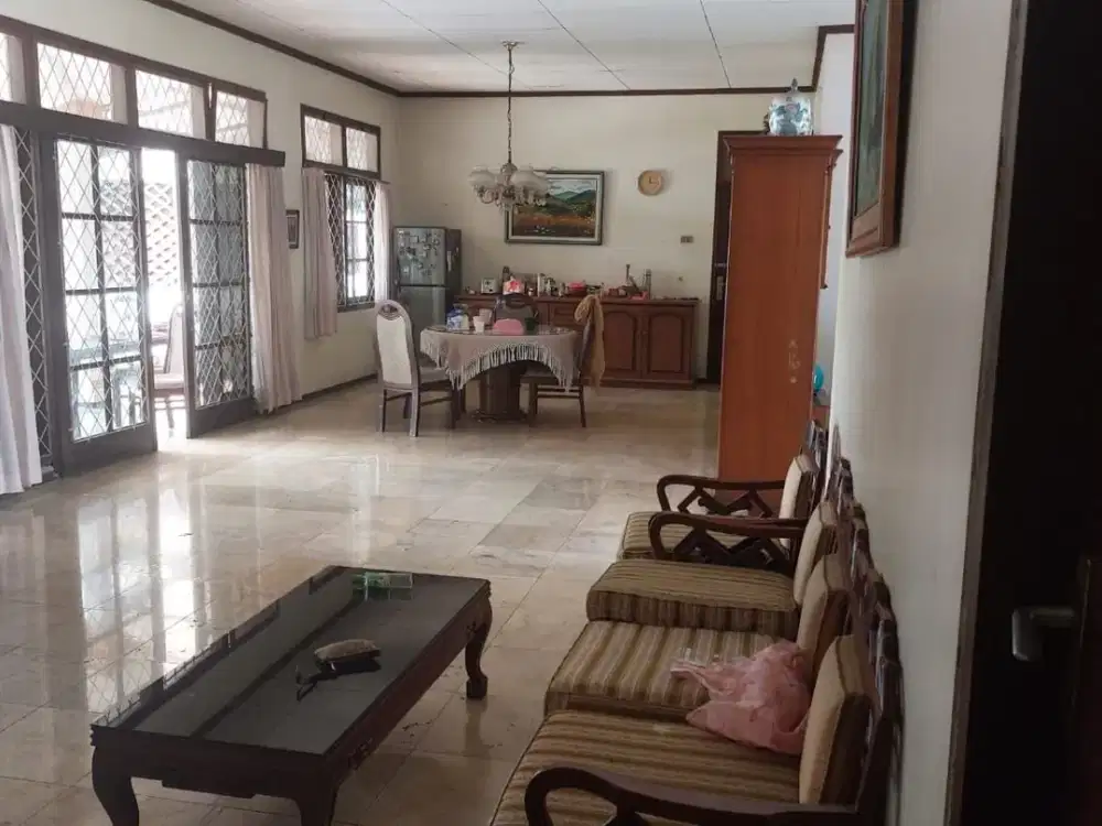 Dijual rumah / hitung tanah di ciputat