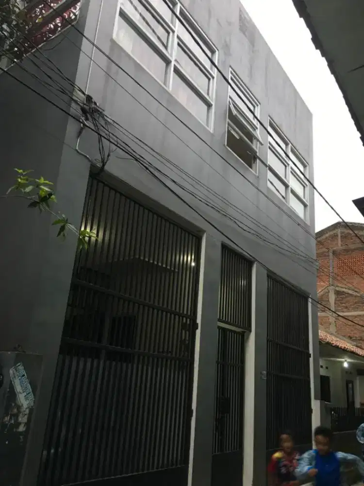 Dijual kos 24 kamar, luas bangunan 240 m, kamsr sedang full