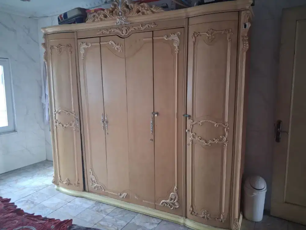 Set Tempat Tidur Kaca Sisir Lemari 6 Pintu