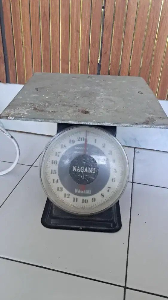 TIMBANGAN DUDUK 20KG