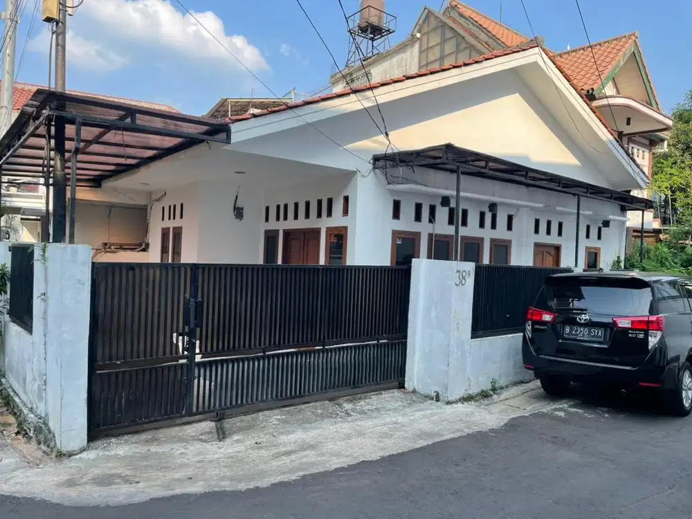 Dijual rumah di jalan EE tebet, belakang All Fresh di MT. Haryono