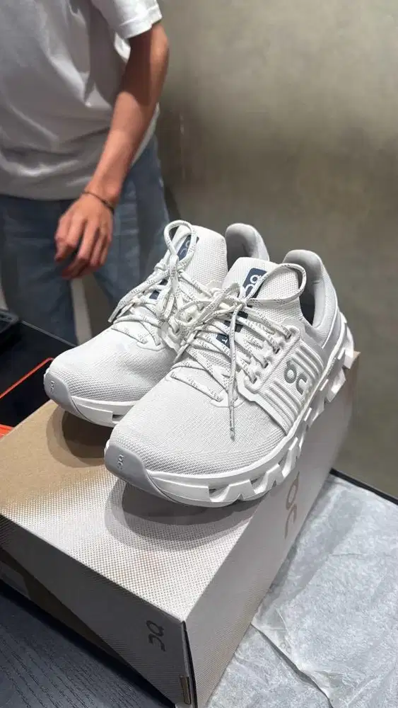 SEPATU ON CLOUDSWIFT 4 ADVANCED