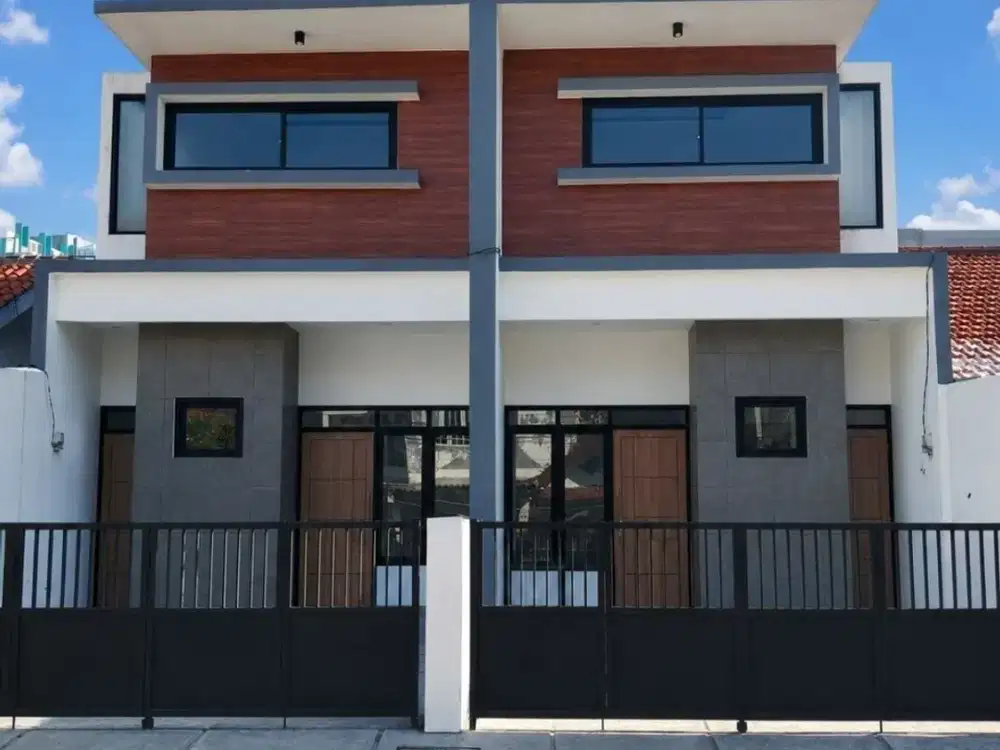 Rumah Tenggilis Surabaya STRATEGIS CARPORT