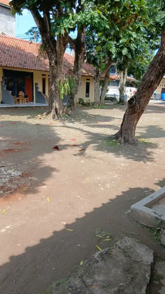 Menjual tanah dan bangunan
