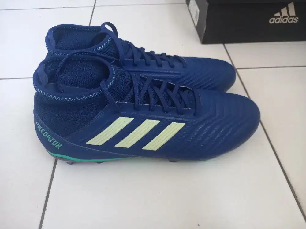 Sepatu Bola Adidas Predator 18.3 FG
