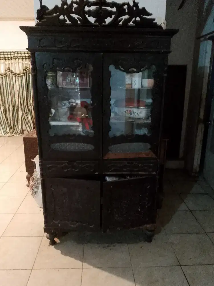 Lemari Hias dan Pakaian Asli jati antik, masih sgt bagus, pindah rumah