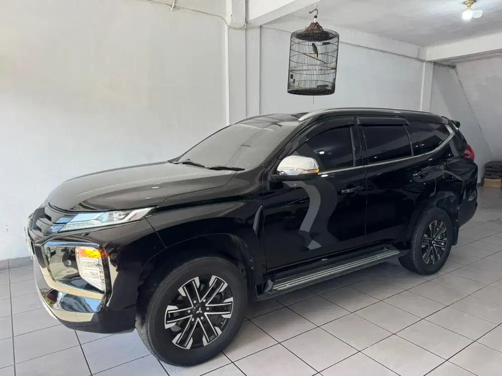Mitsubishi Pajero Sport 2.4 Dakar 4x2 Matic 2022 / 2023 Hitam