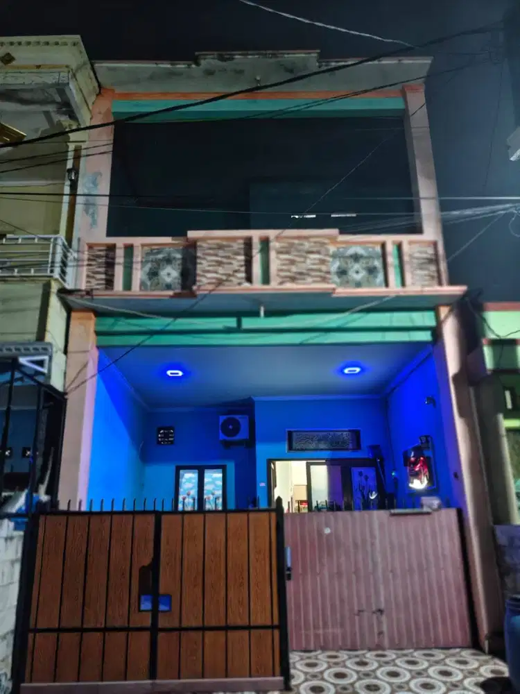 RUMAH DUA LANTAI SIAP HUNI ADA BALKON NYA