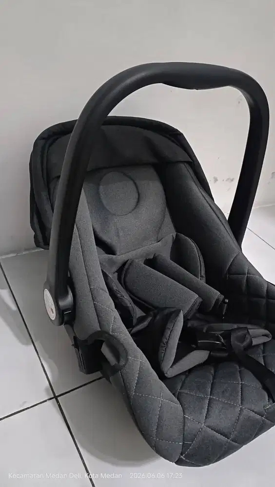Baby car seat babydoes